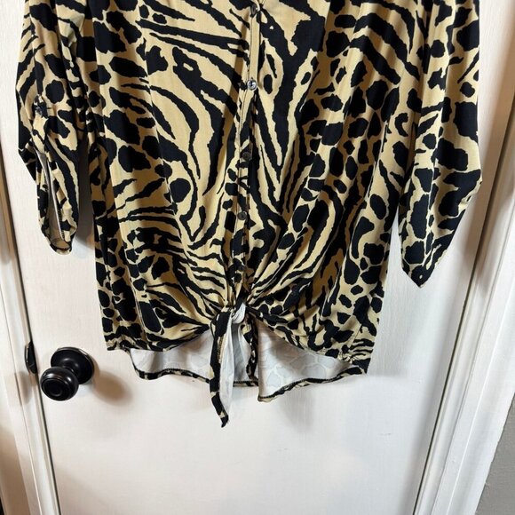Verve tiger print v-neck 1/2 sleeve blouse with tie waist. Size large - Picture 3 of 7